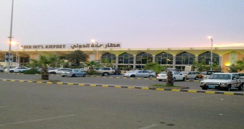 جوازات مطار عدن الدولي توقف مسافرا مقيدا في "القائمة السوداء" لهذا السبب