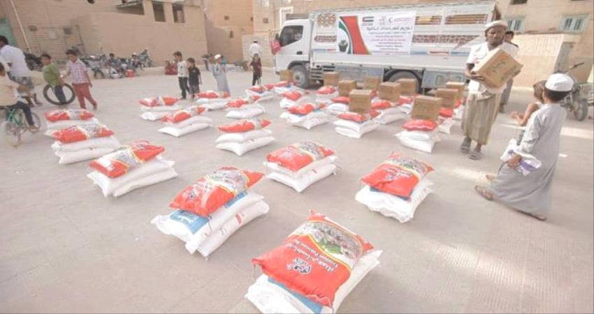 الإمارات تقدم مساعدات غذائية لـ1000 فرد في تريم 