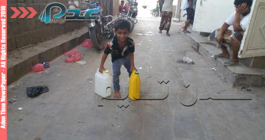شح المياه بلحج يضاعف معاناة اطفال الحوطة 