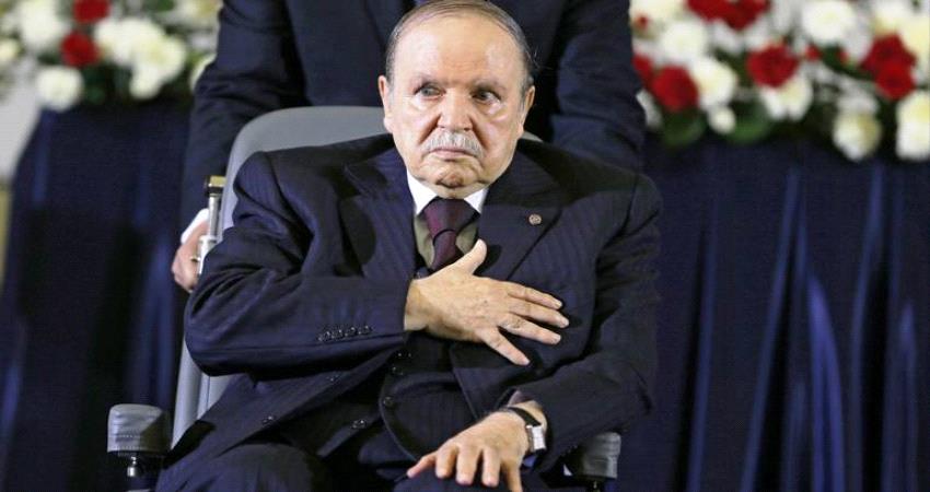 رئيس عربي آخر مطالب بالتنحي منذ ثماني سنوات 