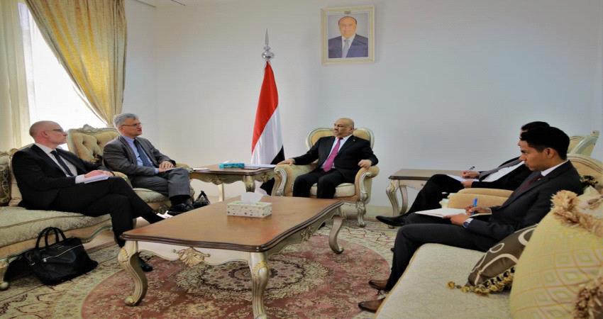 وزير الخارجية يلتقي المبعوث الخاص للسويد في اليمن