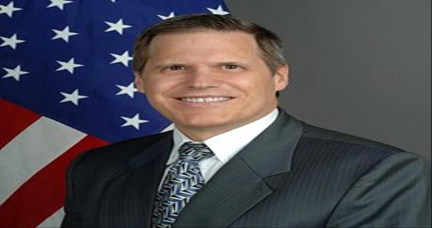 السفير الامريكي يوجه رسالة قوية للحوثيين من عدن