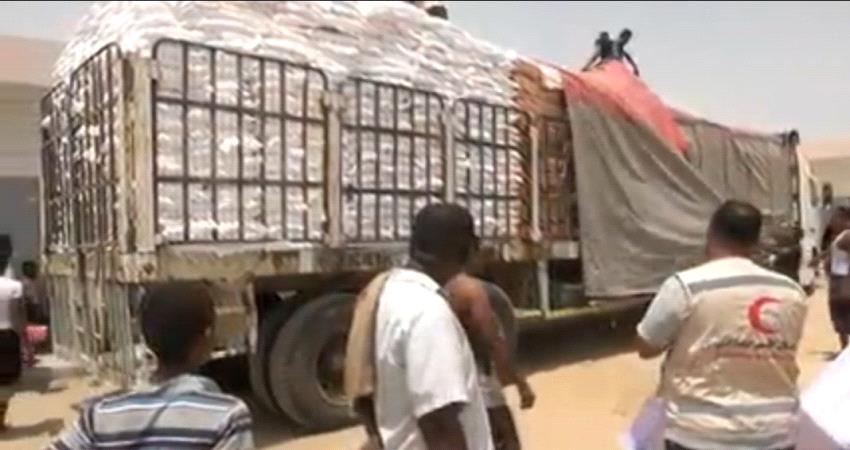 1000 سلة غذائية من الهلال الإماراتي لإغاثة سكان المحفد 