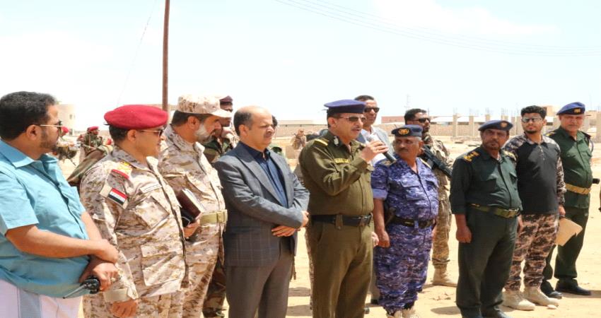 المهرة: اللجنة الرئاسية تطلع على المهربات والاسلحة التي كانت في طريقها للحوثيين