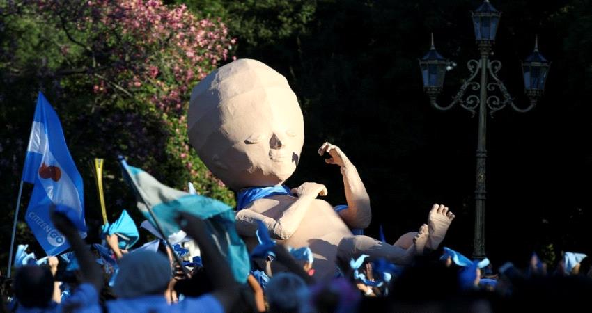 الأرجنتين: آلاف المتظاهرين ضد الإجهاض