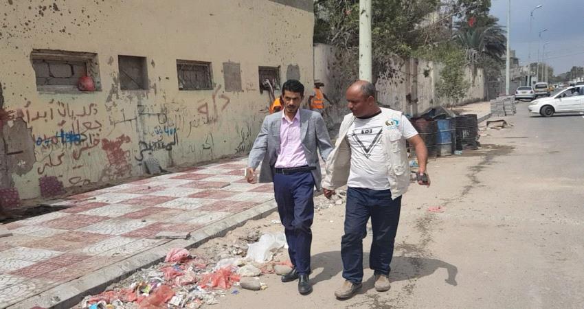 عدن: الشاجري يتفقد مشاريع صيانة شوارع خورمكسر