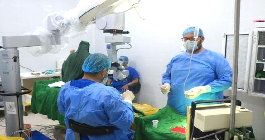 فريق طبي متطوع ينجح في اجراء عملية جراحية معقدة لقلب مريض في #حضـرموت