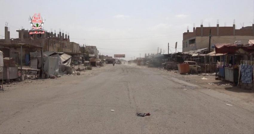 خروقات متواصلة للحوثيين في استهدافهم مواقع العمالقة شمال مدينة حيس بالحديدة 