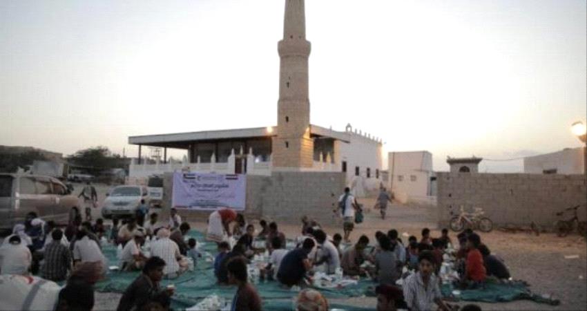 الهلال الإماراتي يدشن مشروع رمضاني في الشحر 