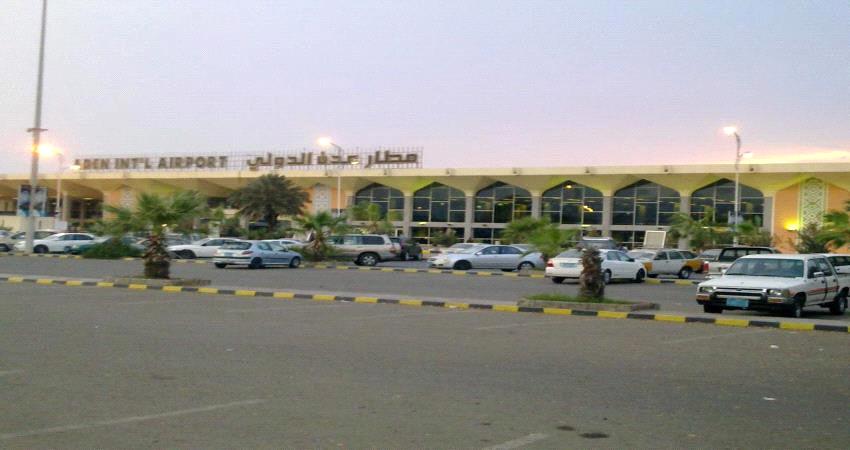 سلطة جوازات مطار عدن الدولي توقف مسافرا لهذا السبب