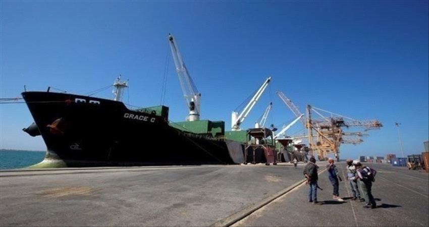 ميليشيات الحوثي تواصل نهب إيرادات ميناء الحديدة