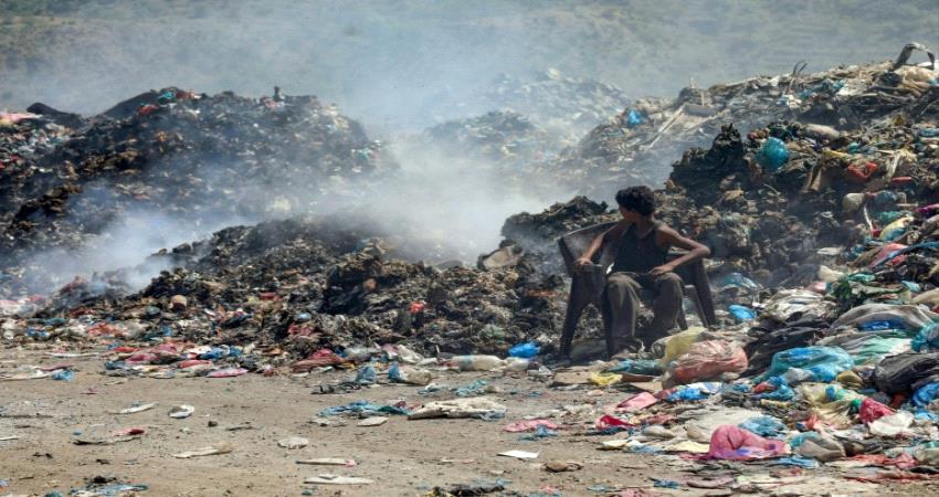 صحيفة تسلط الضوء على أزمة النفايات وتفشي الكوليرا بمحافظة تعز