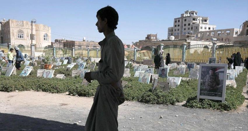 صحيفة :  الجماعة الحوثية تسطو على أراضي المواطنين وتحولها إلى مقابر لقتلاها 