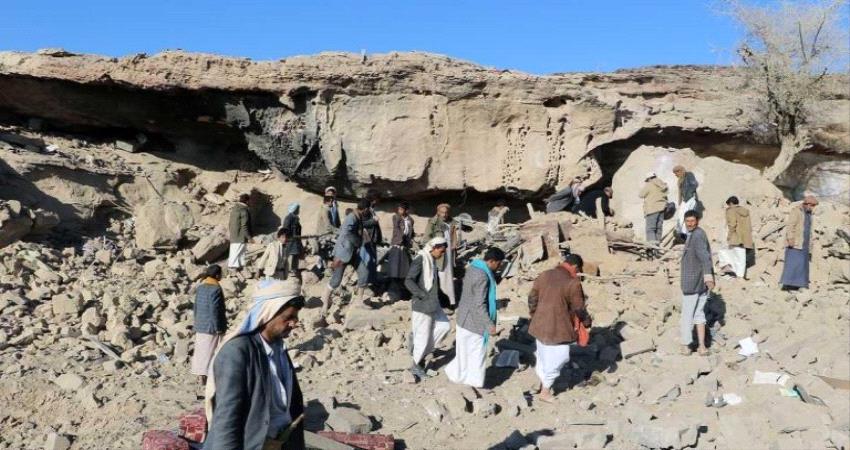 الحوثيون ينقلون 400 مختطف لمناطق عسكرية ويعرضونهم لخطر القصف