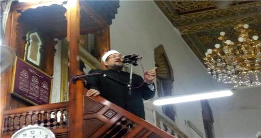 القاهرة ..تصرف غريب من مصلي أثناء خطبة وزير الأوقاف في مسجد البدوي