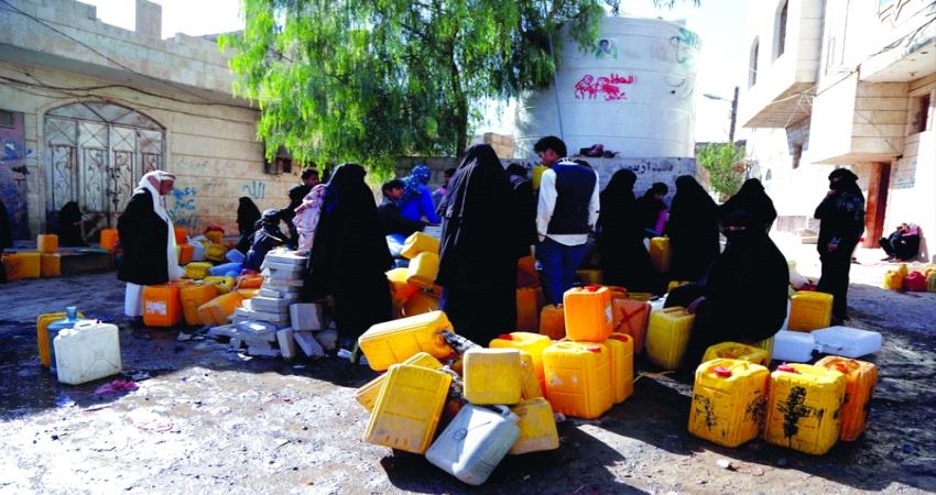 تلوّث وأوبئة .. مكابدة سكان صنعاء للحصول على مياه الشرب