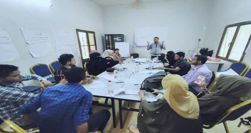 14 متدرب ومتدربة على "صحافة البيانات" في عدن