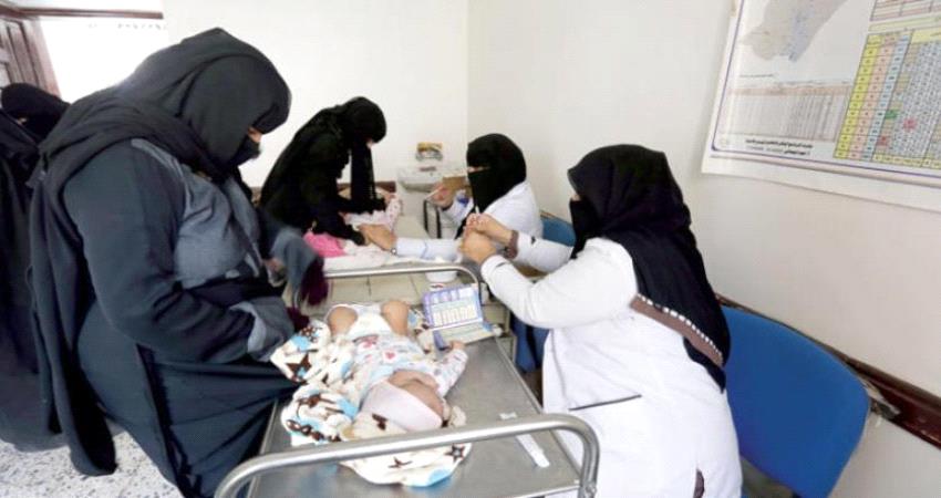 تعسفات حوثية تهدد بتدمير القطاع الطبي .. وخطر الوفاة يطال  آلاف الحوامل  