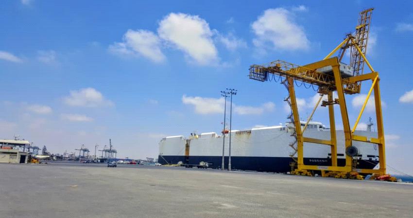 ميناء عدن تحسم الجدل بشأن دخول باخرة عملاقة