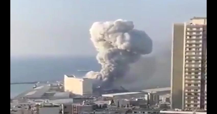 إنفجارات هائلة وضخمة جدا تهز العاصمة اللبنانية بيروت 