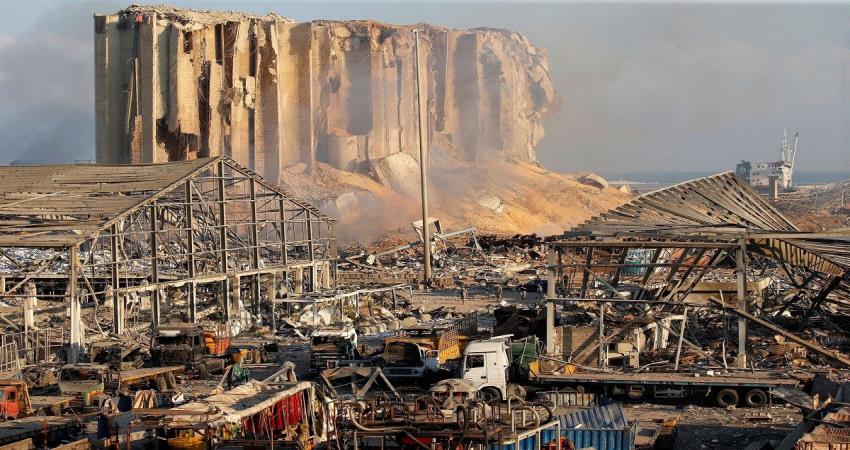 قاضي لبناني يتهم 25 شخصًا في انفجار مرفأ بيروت‎