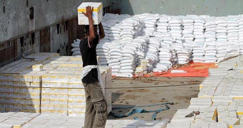 مسئول أمريكي يحذر مجددا : المساعدات الإنسانية ستتوقف بمناطق سيطرة الحوثي