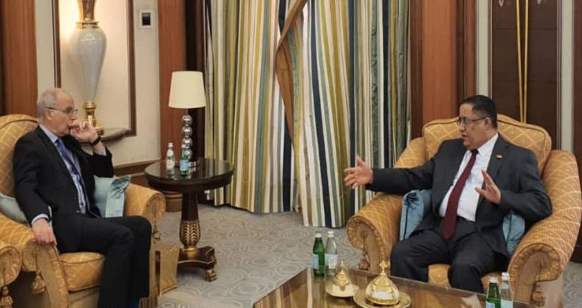 د. الخبجي يكشف عن توافق زمني على الإنسحاب من شبوة وأبين وتعيين محافظ ومدير أمن لعدن