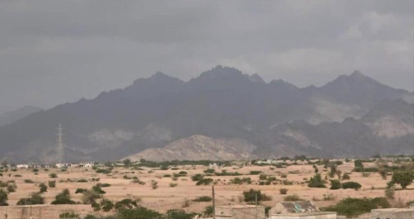 مليشيا الحوثي تستهدف مواقع القوات المشتركة بحيس بمختلف الاسلحة