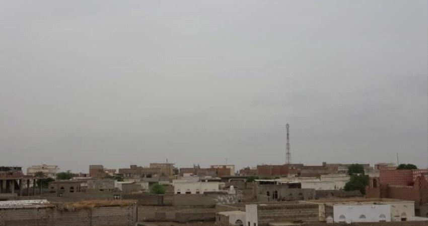 قصف حوثي على الاحياء السكنية بالتحيتا