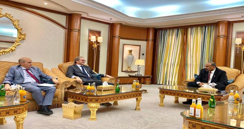 الزبيدي يلتقي السفير الفرنسي بالرياض ويؤكد على ضرورة تنفيذ اتفاق الرياض