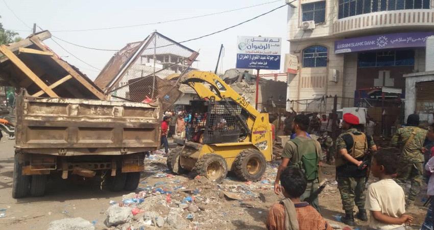 غرامات مالية وعقوبات على العوائق في شوارع عدن