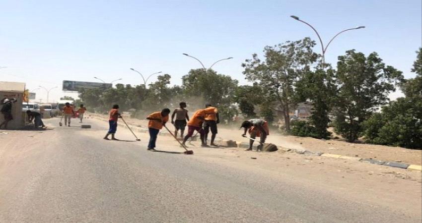 اصابات خطرة في حادث انقلاب لعربة " نظافة " غرب عدن