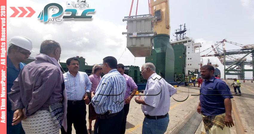 انزال المحولات الخاصة بمشروع كهرباء عدن الجديدة في ميناء الحاويات