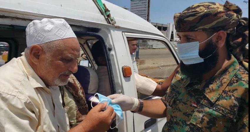 كتيبة أمنية تدشن حملة تطبيق الاحترازات الوقائية في عدن"صور"