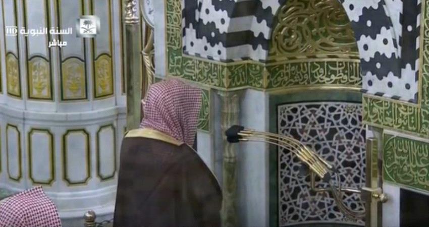 بدءا من اليوم الخميس..اهالي مكة المكرمة يسمح لهم اداء صلاة الظهر فقط داخل المسجد الحرام