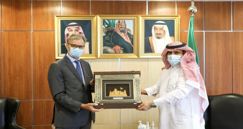مساع قطرية لـ"دق اسفين" بين السعودية والشرعية 