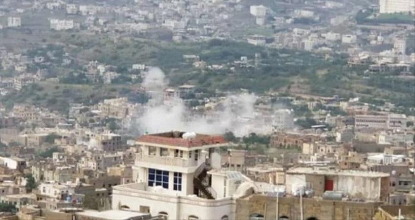 قتيل و38 مصابا بقصف مدفعي حوثي طال حي سكني بتعز
