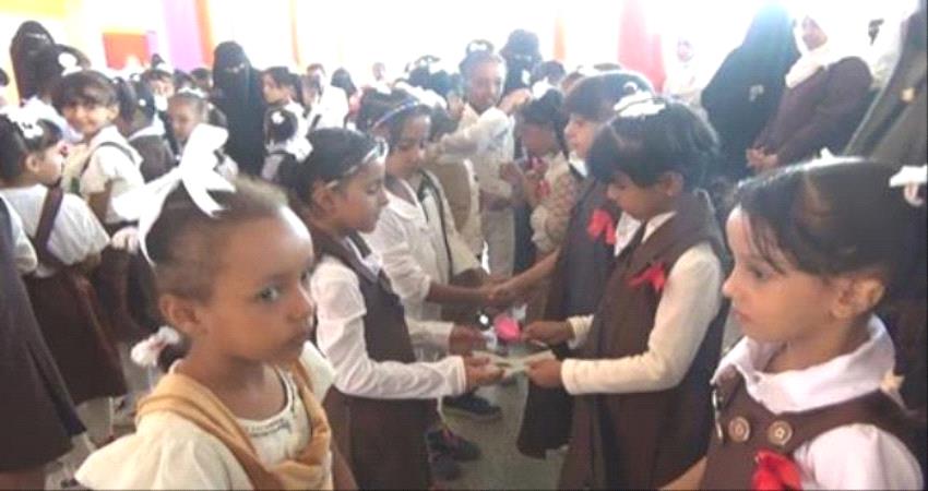 في مناطق الحوثي والشرعية ..انطلاق العام الدراسي في ظل اهمال الاحترازات لمواجهة " كورونا "
