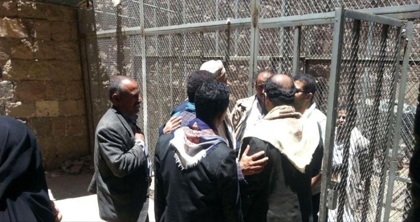 معتقل سابق في سجون صنعاء يكشف عن مآسٍ مروّعة وانتهاكات صادمة