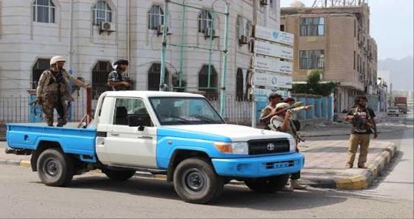 مقتل مواطن في حادثة سطو على سيارة وسط عدن