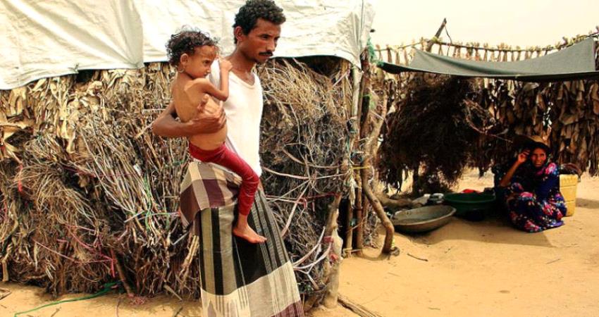 مليشيات الحوثي تنهب المساعدات من أفواه الجوعى 