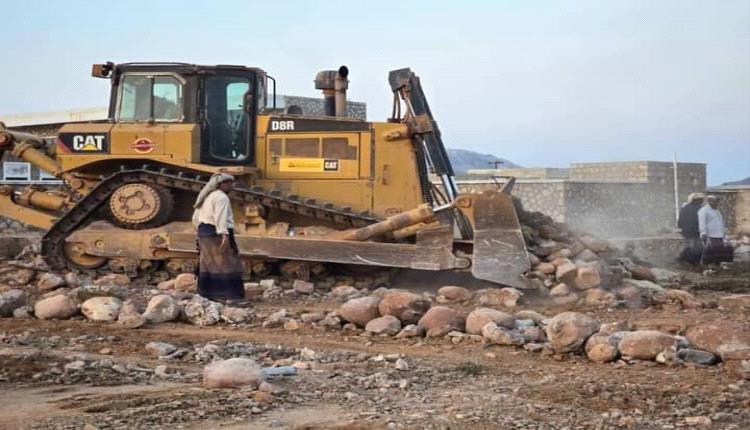 محافظ سقطرى يوجه بإزالة البناء العشوائي والاعتداءات في ضواحي العاصمة حديبوه