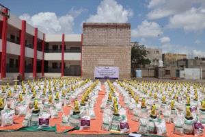مؤسسة تدشن مشروع توزيع السلال الغذائية في ردفان بلحج..