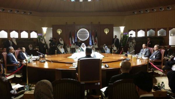 أول جلسة تفاوض بين الشرعية اليمنية والانقلاب في الكويت