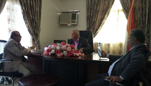قبيل مغادرته عدن .. وزير الخارجية يطلع على مشروع حملة أمل بمبلغ 210 مليون دولار 