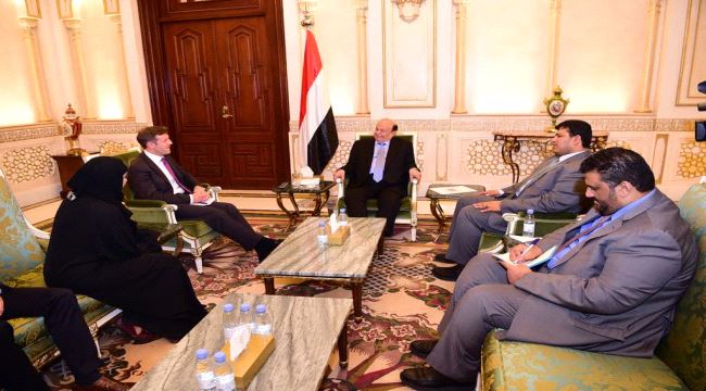 لقاءات مكثفة للرئيس هادي مع الاحمر والسفراء في #الرياض