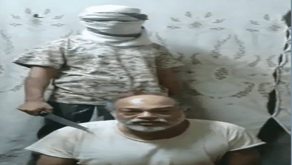 فيديو مرعب/ خاطفون يهددون بذبح تاجر من عدن مالم يتم دفع الفدية