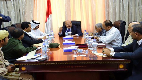 رئيس الجمهورية يؤكد ضرورة دمج المقاومة لتثبيت الامن في عدن والمحافظات المحررة