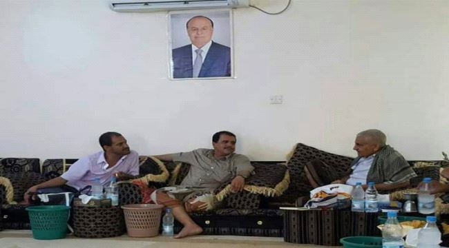 مدير أمن عدن شائع يعزي وزير الداخلية عرب بوفاة شقيقته