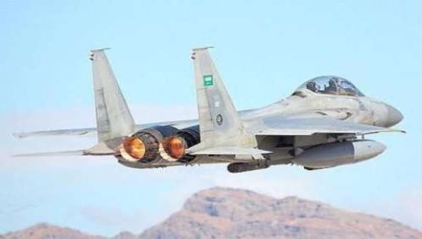 طيران التحالف يشن عدة غارات على معسكر الدفاع الجوي شمال العاصمة صنعاء